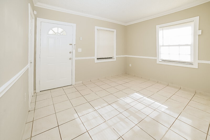 2,580/Mo, 2821 NW 151st Terrace Miami Gardens, FL 33054 Living Room View 2