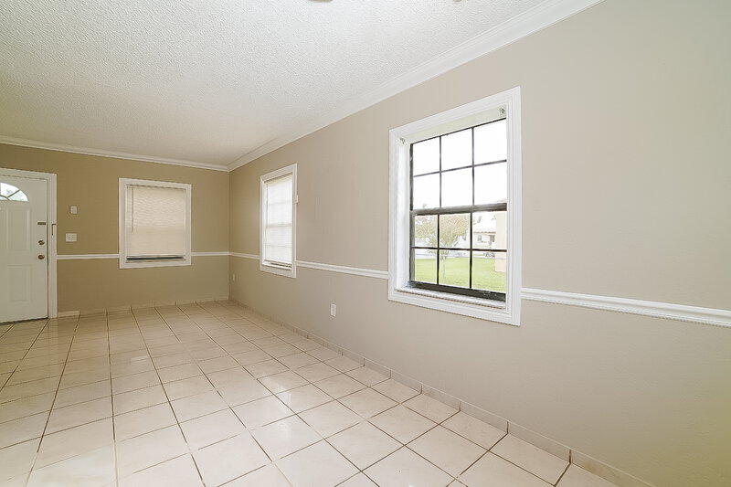 2,580/Mo, 2821 NW 151st Terrace Miami Gardens, FL 33054 Living Room View 3