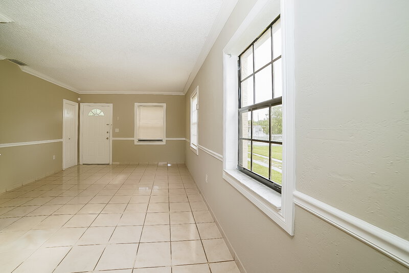 2,580/Mo, 2821 NW 151st Terrace Miami Gardens, FL 33054 Living Room View 4
