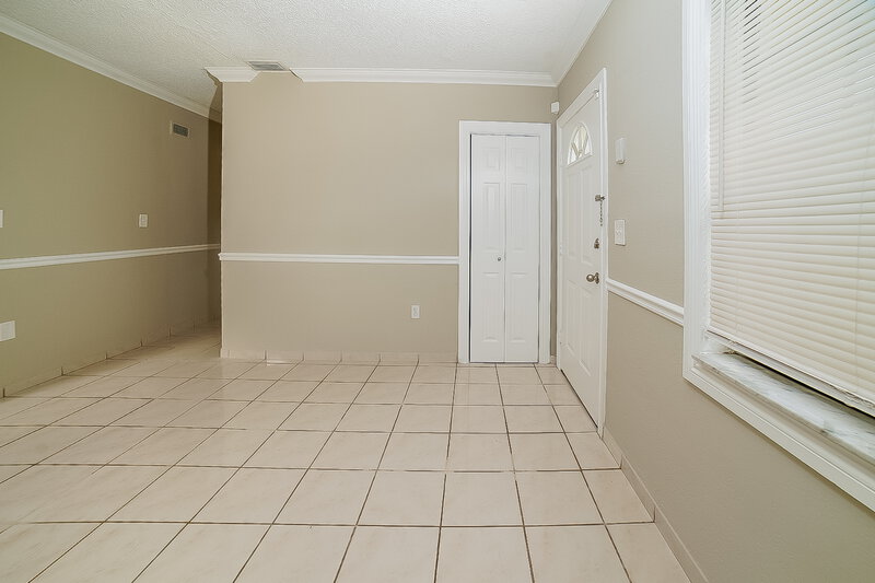2,580/Mo, 2821 NW 151st Terrace Miami Gardens, FL 33054 Living Room View 5