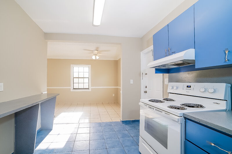 2,580/Mo, 2821 NW 151st Terrace Miami Gardens, FL 33054 Kitchen View 3