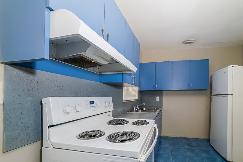 2,580/Mo, 2821 NW 151st Terrace Miami Gardens, FL 33054 Kitchen View 4