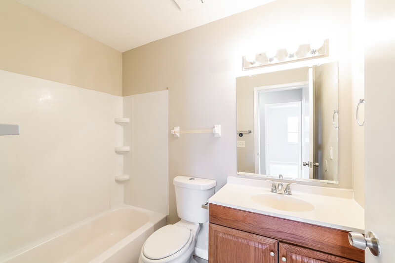 2,125/Mo, 2138 SE Rich Street Port Saint Lucie, FL 34984 Bathroom View