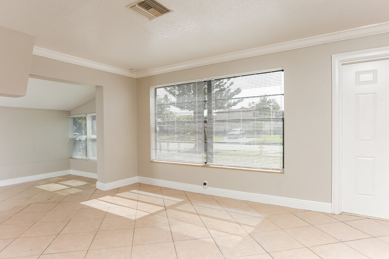 2,340/Mo, 1840 NW 34th Terrace Lauderhill, FL 33311 Living Room View