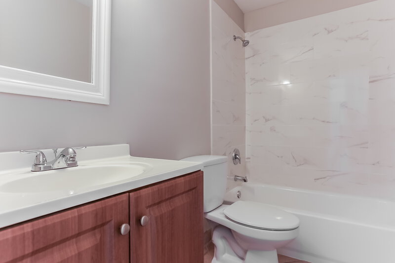 2,340/Mo, 1840 NW 34th Terrace Lauderhill, FL 33311 Bathroom View