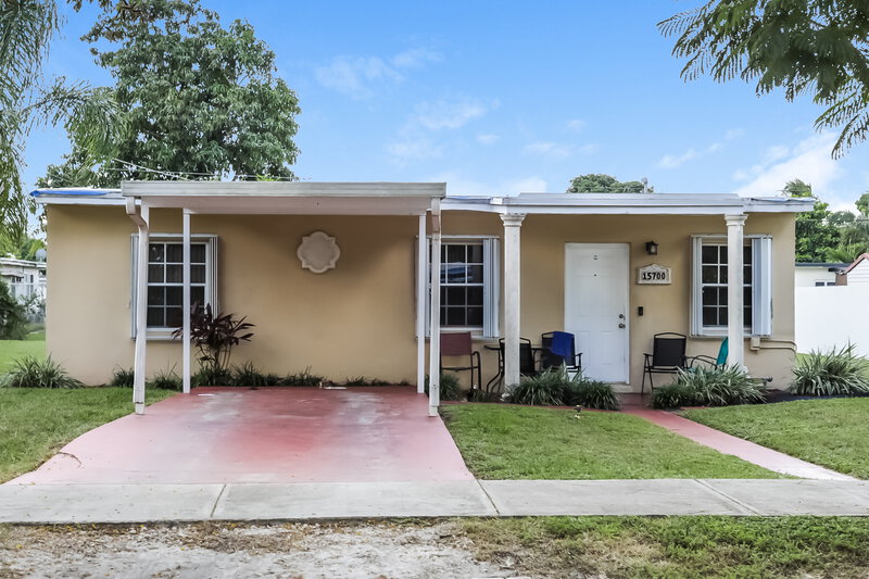 1,780/Mo, 15700 W Bunche Park Drive Miami Gardens, FL 33054 External View