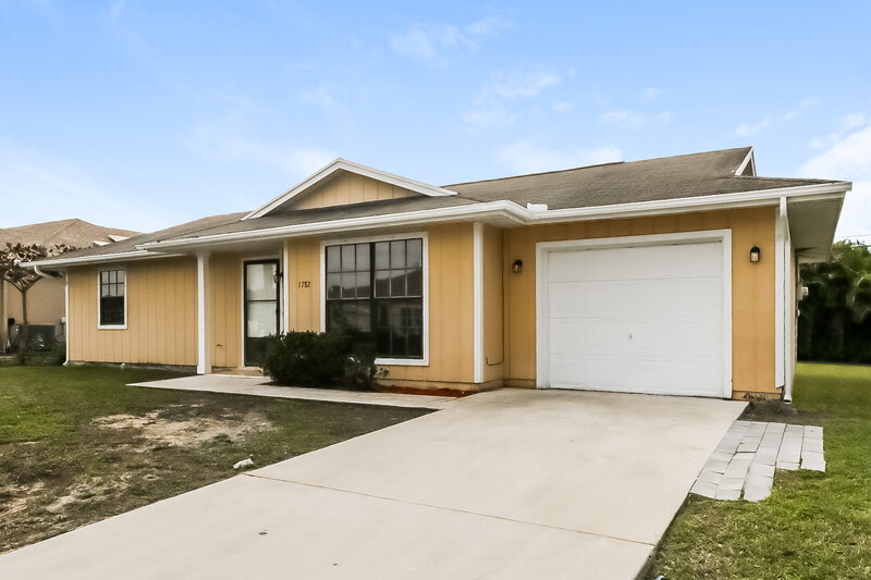 1,850/Mo, 1782 SW Starman Avenue Port Saint Lucie, FL 34953 Front View