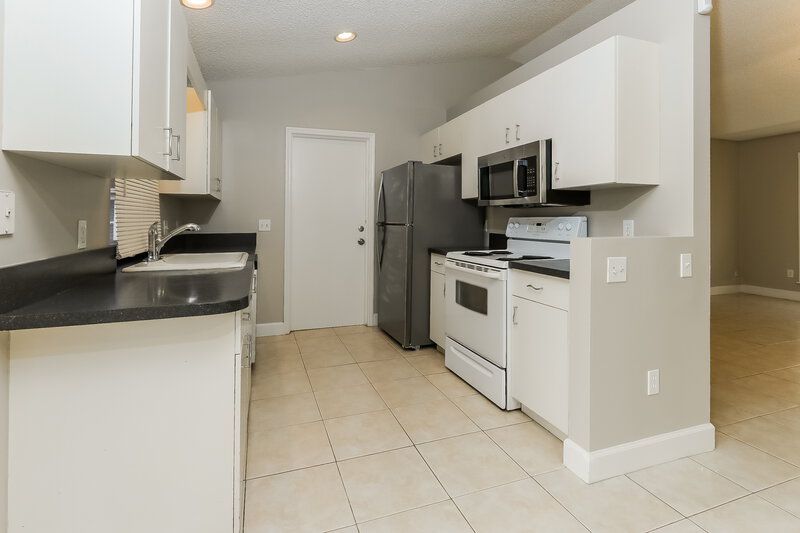 1,850/Mo, 1782 SW Starman Avenue Port Saint Lucie, FL 34953 Kitchen View
