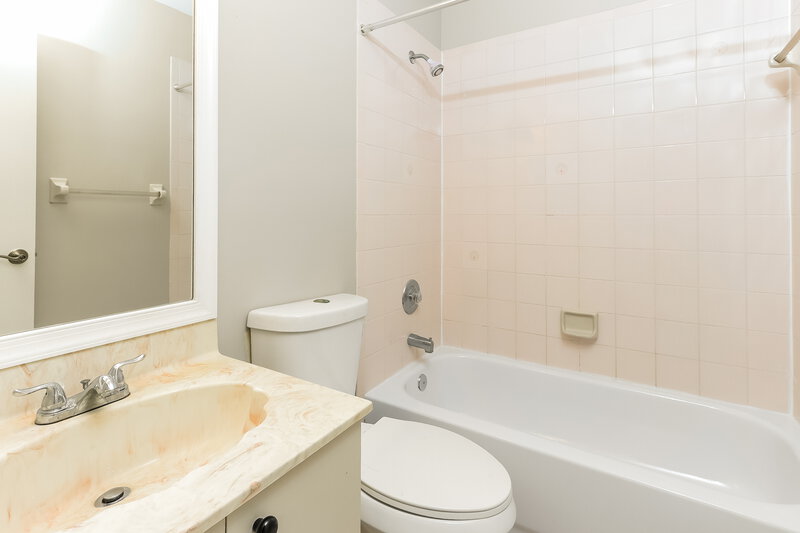 1,850/Mo, 1782 SW Starman Avenue Port Saint Lucie, FL 34953 Bathroom View