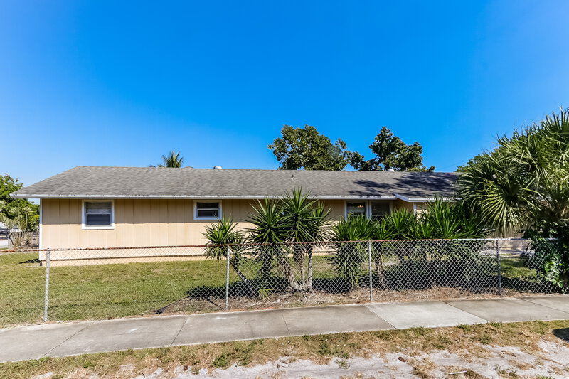 4,160/Mo, 200 Perry Avenue Greenacres, FL 33463 Front View
