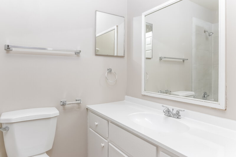 4,160/Mo, 200 Perry Avenue Greenacres, FL 33463 Bathroom View