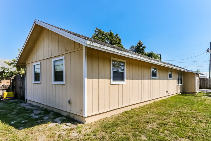 4,160/Mo, 200 Perry Avenue Greenacres, FL 33463 Side View