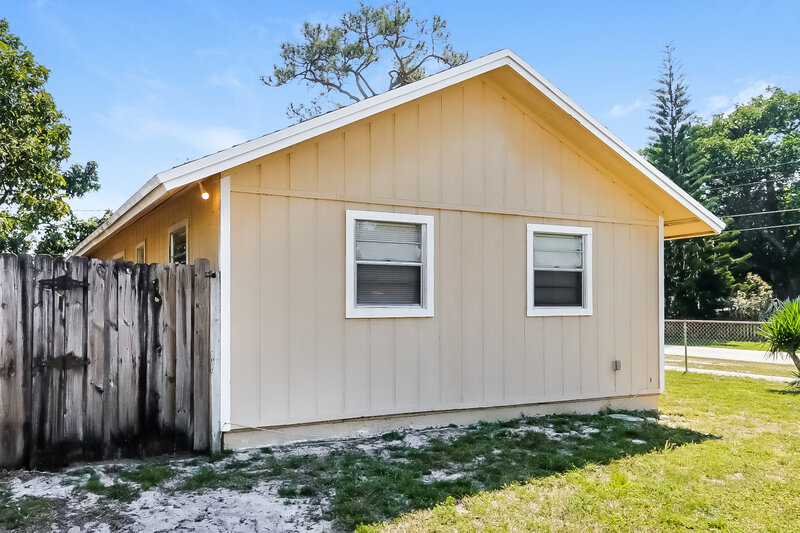 4,160/Mo, 200 Perry Avenue Greenacres, FL 33463 Side View 2