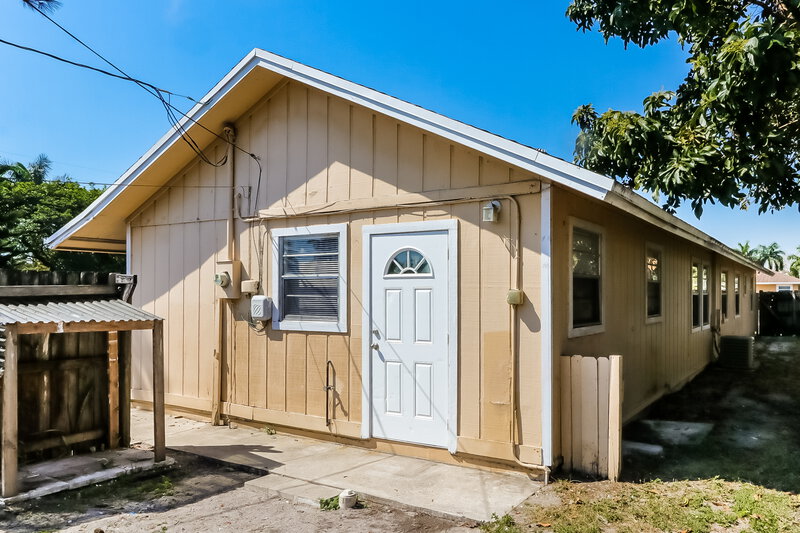 4,160/Mo, 200 Perry Avenue Greenacres, FL 33463 Rear View