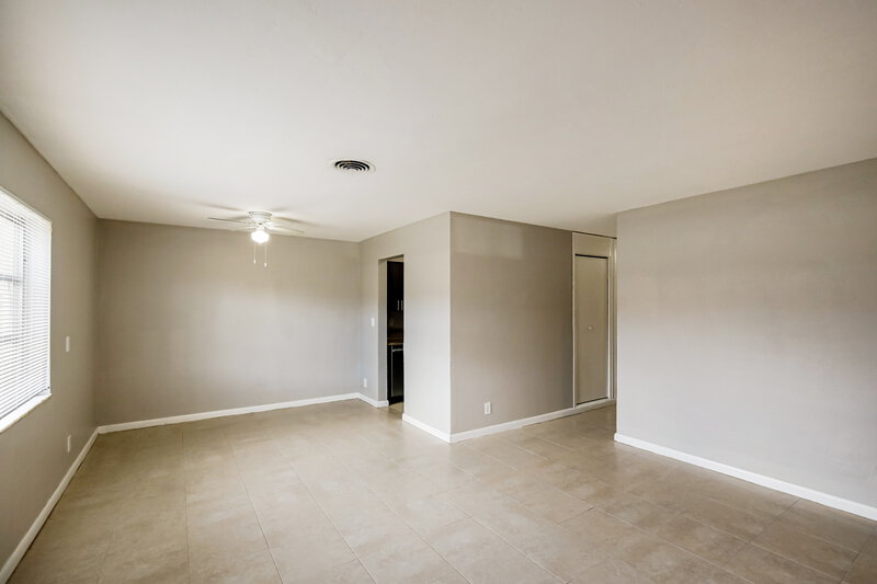 2,460/Mo, 5301 NW 11th St Lauderhill, FL 33313 Living Room View