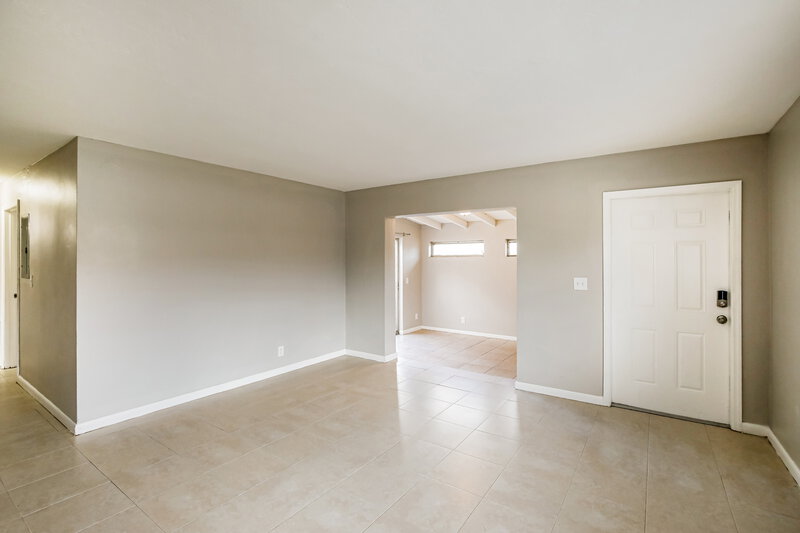 2,460/Mo, 5301 NW 11th St Lauderhill, FL 33313 Living Room View 2