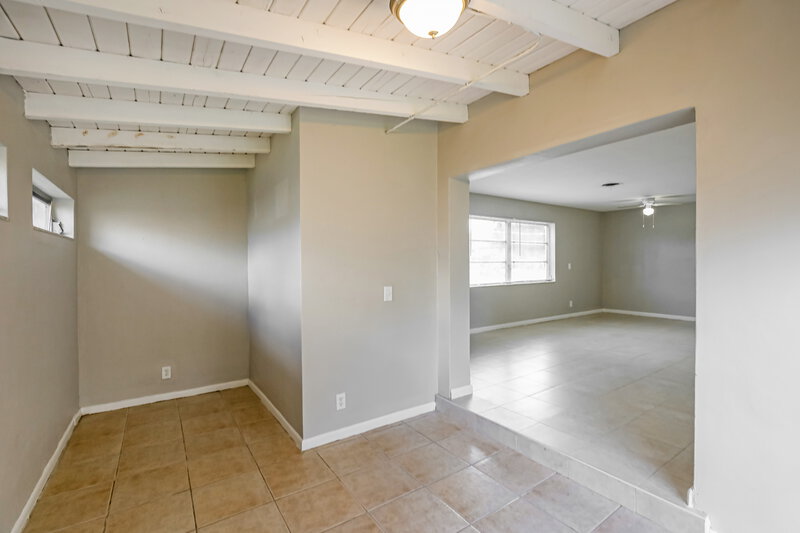 2,460/Mo, 5301 NW 11th St Lauderhill, FL 33313 Family Room View