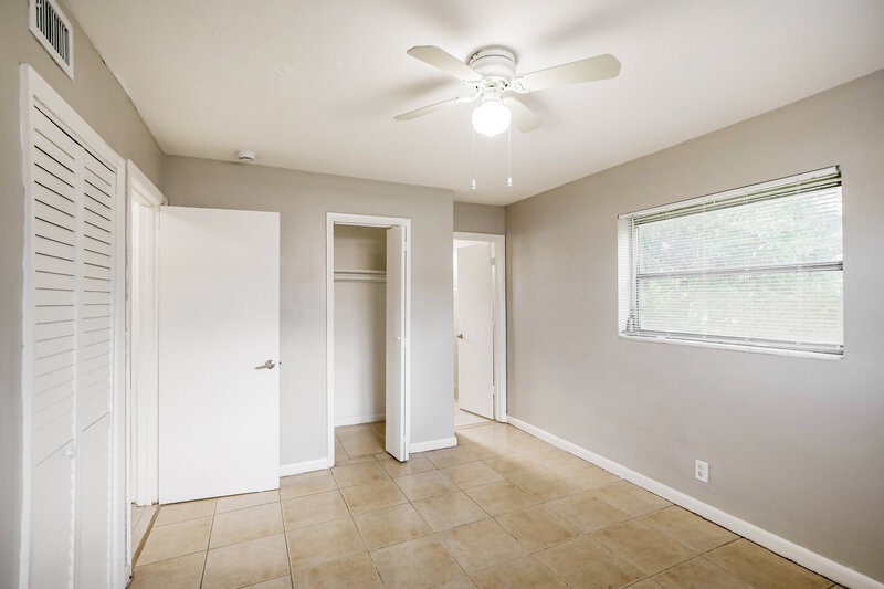 2,460/Mo, 5301 NW 11th St Lauderhill, FL 33313 Main Bedroom View 2