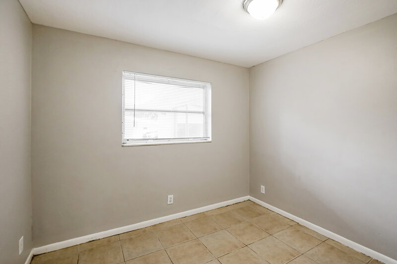 2,460/Mo, 5301 NW 11th St Lauderhill, FL 33313 Bedroom View 2