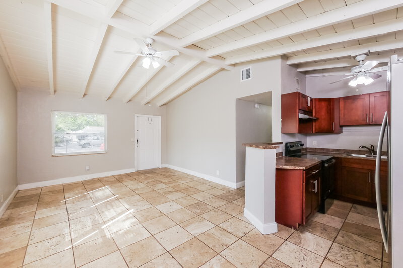 2,170/Mo, 1616 NW 16th Street Fort Lauderdale, FL 33311 Living Room View 3