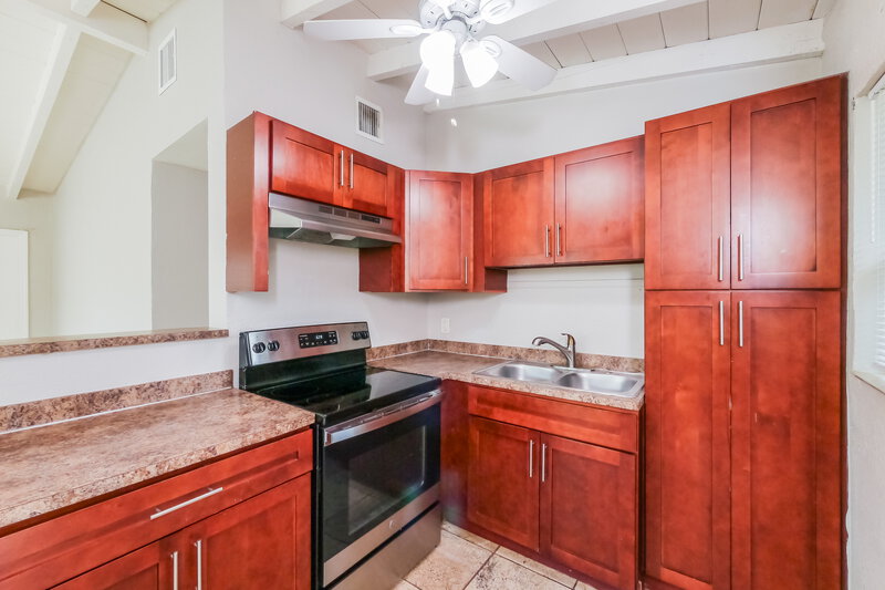 2,170/Mo, 1616 NW 16th Street Fort Lauderdale, FL 33311 Kitchen View