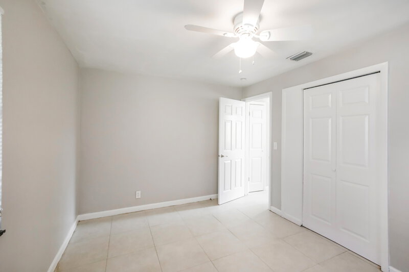 2,490/Mo, 157 NE 6th Street Deerfield Beach, FL 33441 Main Bedroom View