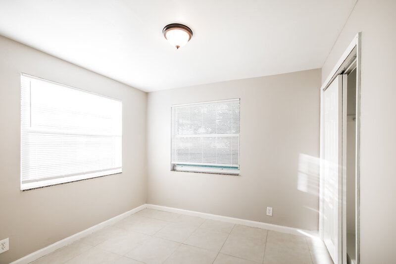 2,490/Mo, 157 NE 6th Street Deerfield Beach, FL 33441 Bedroom View 3
