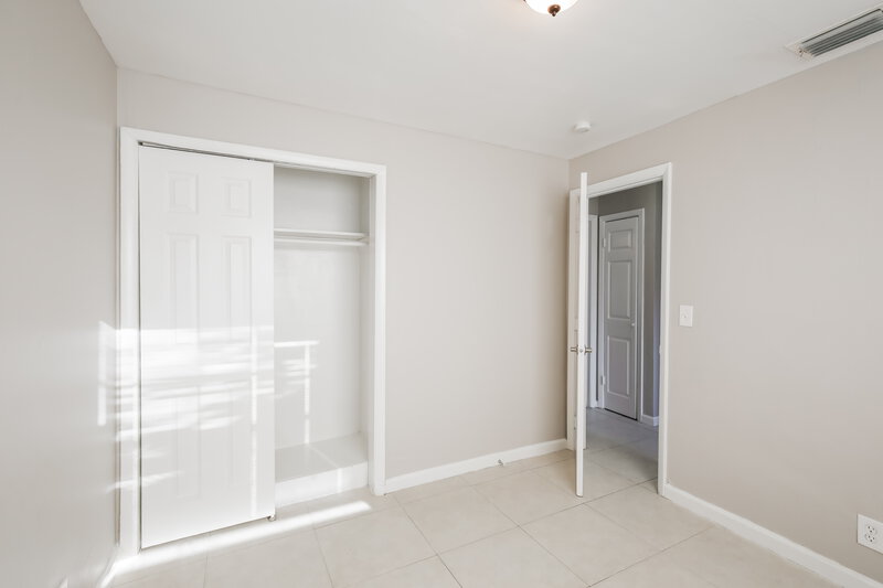 2,490/Mo, 157 NE 6th Street Deerfield Beach, FL 33441 Bedroom View 4