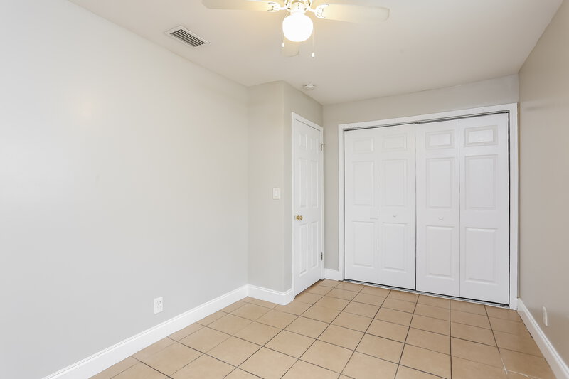 2,565/Mo, 621 SW 83rd Avenue North Lauderdale, FL 33068 Main Bedroom View 2