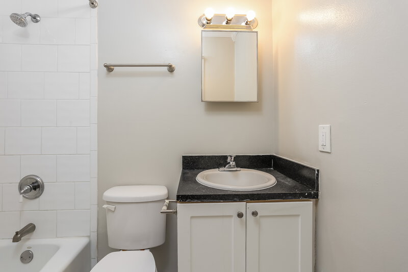 2,565/Mo, 621 SW 83rd Avenue North Lauderdale, FL 33068 Bathroom View