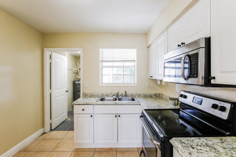 2,495/Mo, 3791 Jackson Blvd Fort Lauderdale, FL 33312 Kitchen View