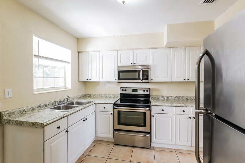 2,495/Mo, 3791 Jackson Blvd Fort Lauderdale, FL 33312 Kitchen View 2