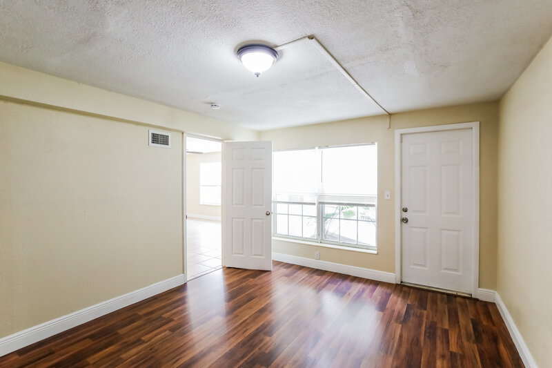 2,495/Mo, 3791 Jackson Blvd Fort Lauderdale, FL 33312 Main Bedroom View 2