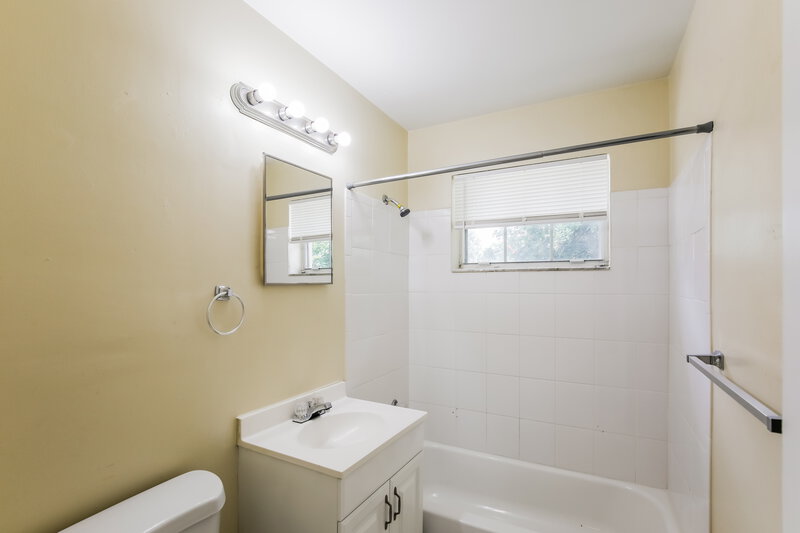 2,495/Mo, 3791 Jackson Blvd Fort Lauderdale, FL 33312 Bathroom View