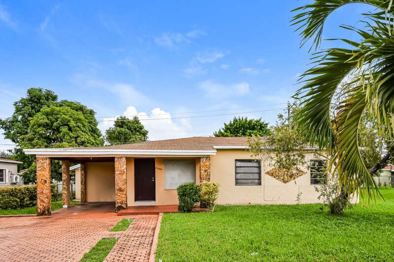 2,655/Mo, 14221 Polk Street Miami, FL 33176 External View