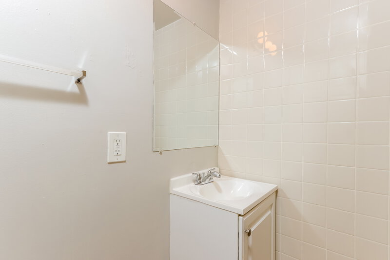 2,195/Mo, 1403 8th ST West Palm Beach, FL 33401 Bathroom View