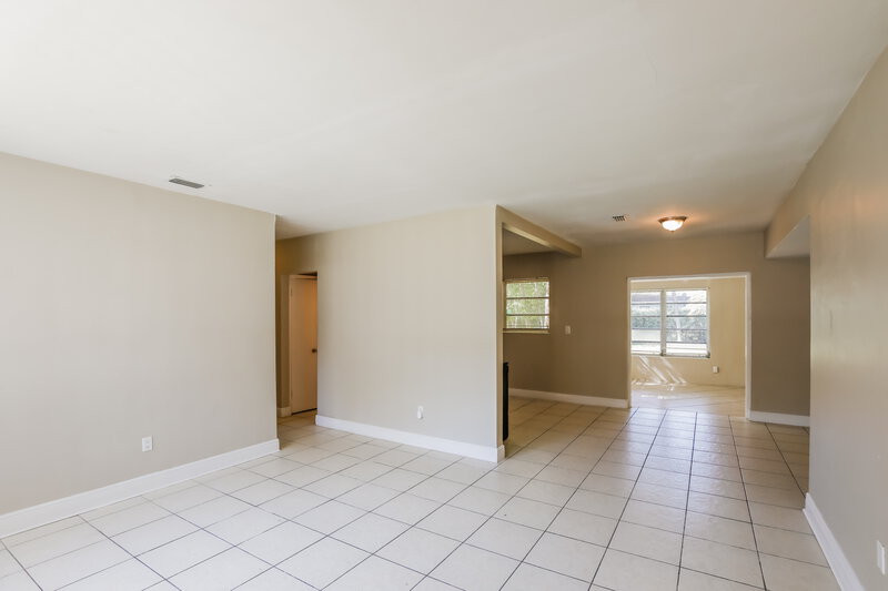 2,325/Mo, 631 SW 31st Ave Fort Lauderdale, FL 33312 Living Room View