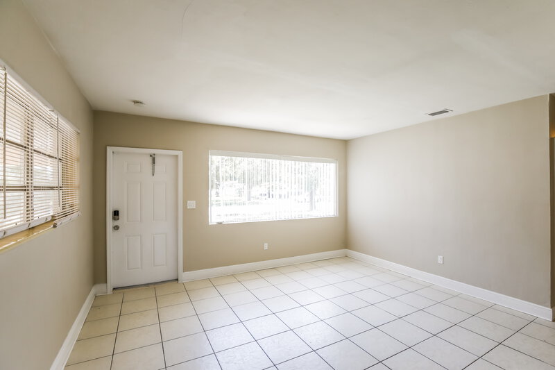 2,325/Mo, 631 SW 31st Ave Fort Lauderdale, FL 33312 Living Room View 2