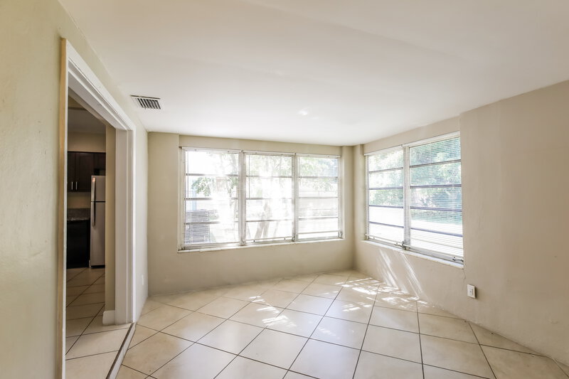 2,325/Mo, 631 SW 31st Ave Fort Lauderdale, FL 33312 Family Room View