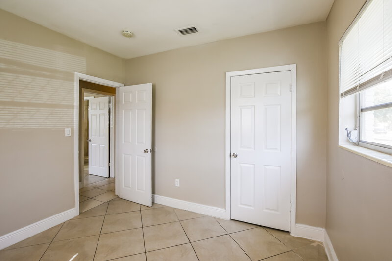 2,325/Mo, 631 SW 31st Ave Fort Lauderdale, FL 33312 Bedroom View 3