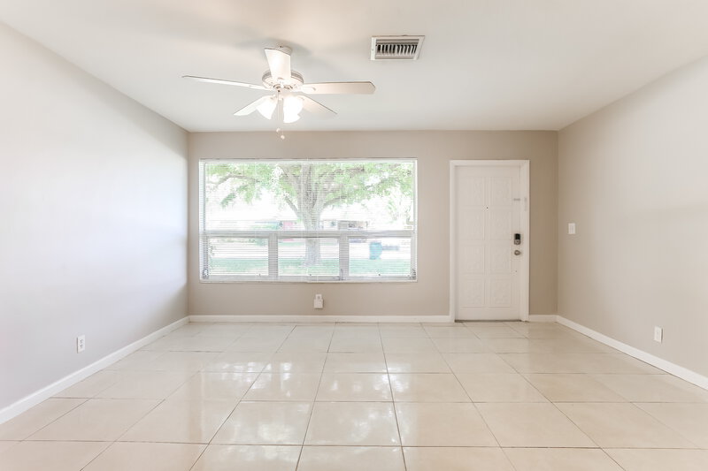 2,810/Mo, 6112 NW 8th Street Margate, FL 33063 Living Room View 2