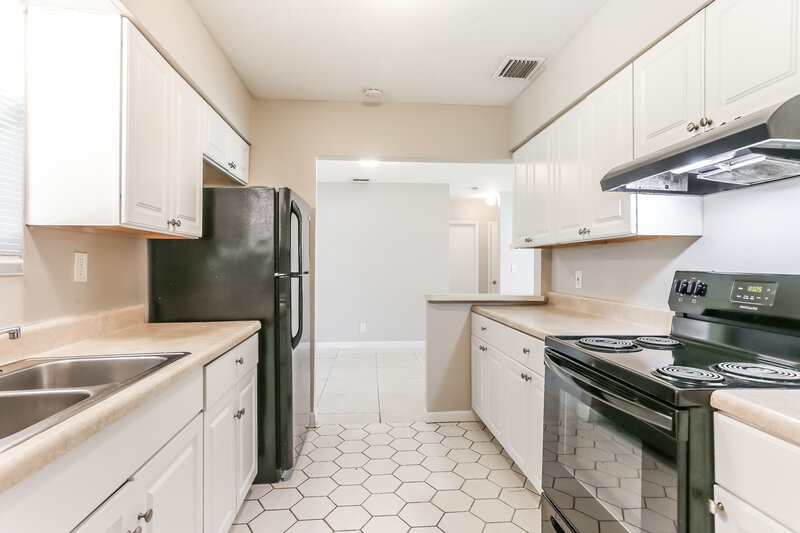 2,810/Mo, 6112 NW 8th Street Margate, FL 33063 Kitchen View