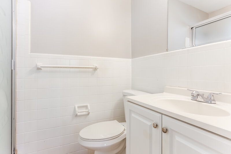 2,810/Mo, 6112 NW 8th Street Margate, FL 33063 Bathroom View
