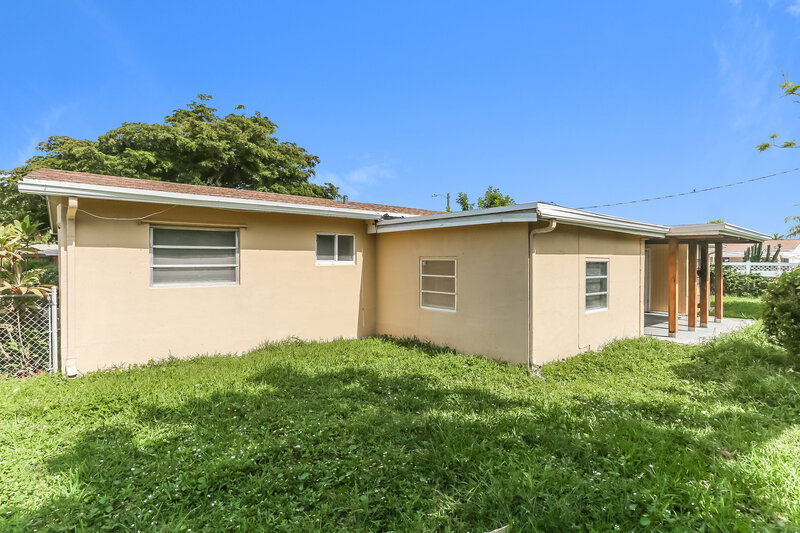 2,810/Mo, 6112 NW 8th Street Margate, FL 33063 Rear View 2