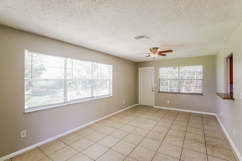 2,095/Mo, 613 SE Starfish Avenue Port Saint Lucie, FL 34983 Family Room View