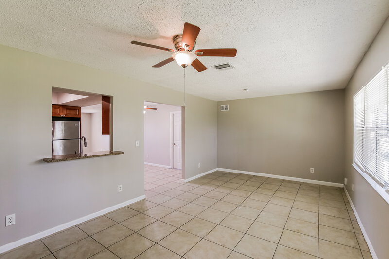 2,095/Mo, 613 SE Starfish Avenue Port Saint Lucie, FL 34983 Family Room View 2