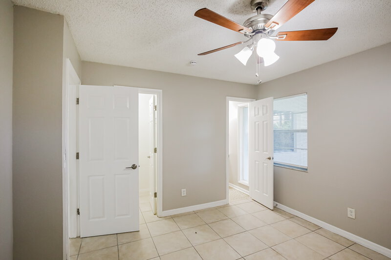 2,095/Mo, 613 SE Starfish Avenue Port Saint Lucie, FL 34983 Main Bedroom View 3
