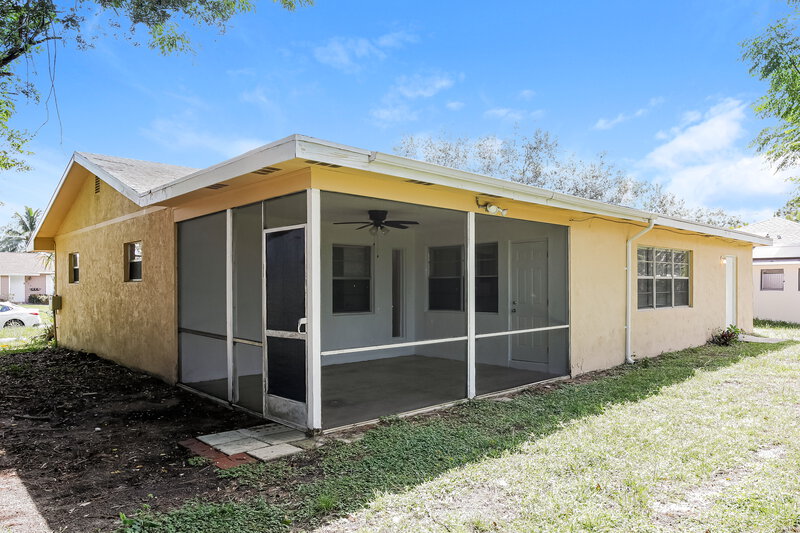 2,095/Mo, 613 SE Starfish Avenue Port Saint Lucie, FL 34983 Rear View