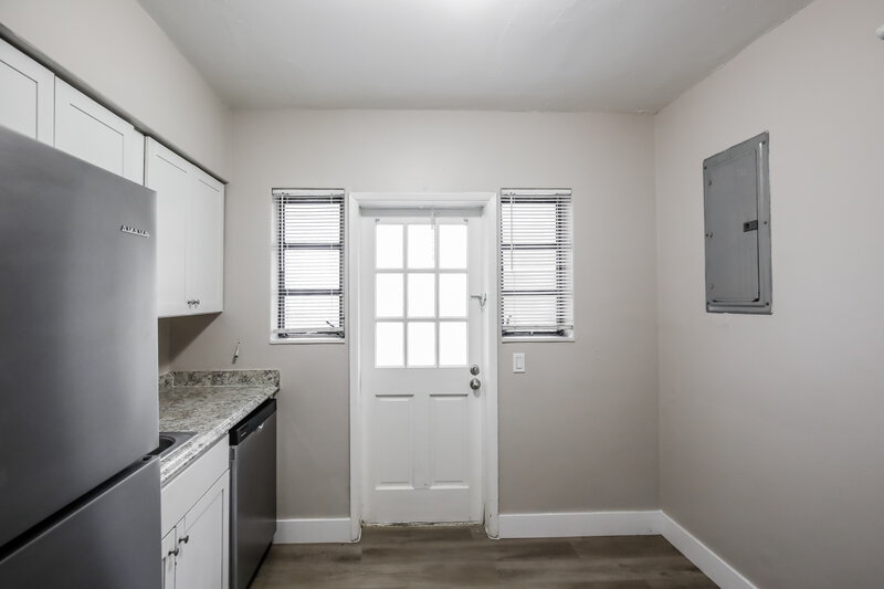 2,410/Mo, 381 Carolina Ave Fort Lauderdale, FL 33312 Kitchen View