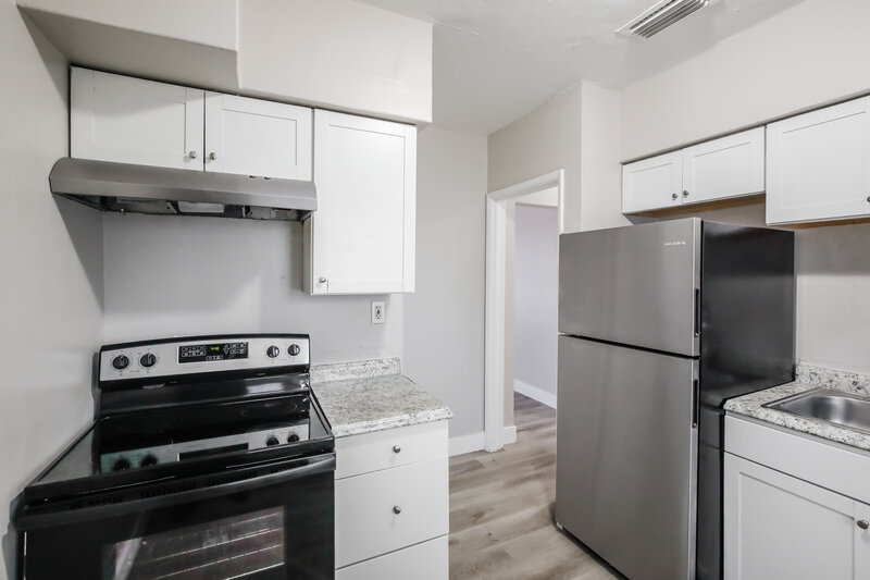 2,410/Mo, 381 Carolina Ave Fort Lauderdale, FL 33312 Kitchen View 2
